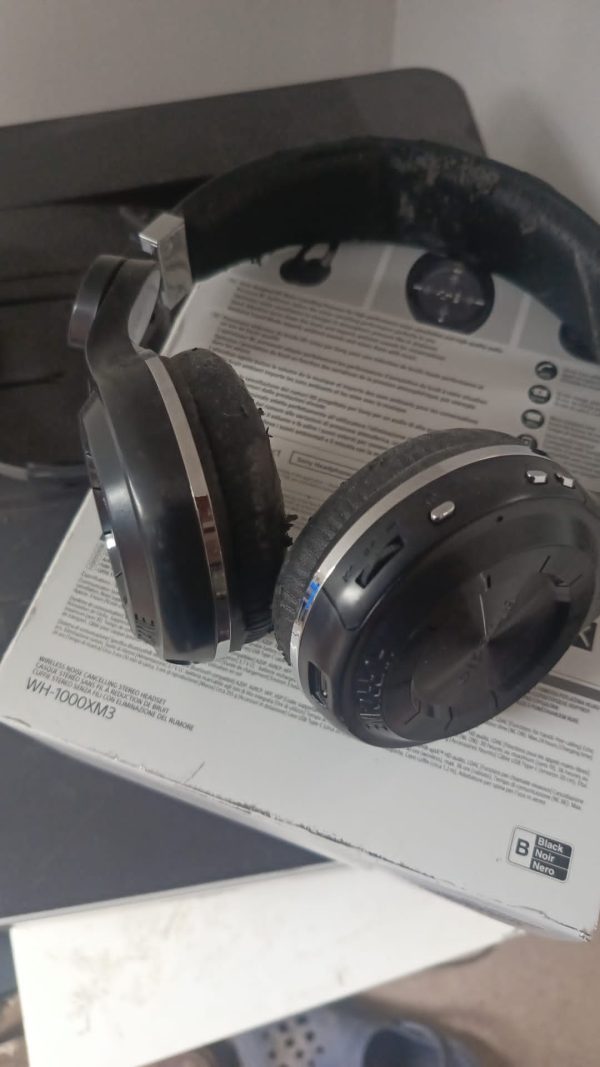 Headphones - Image 4